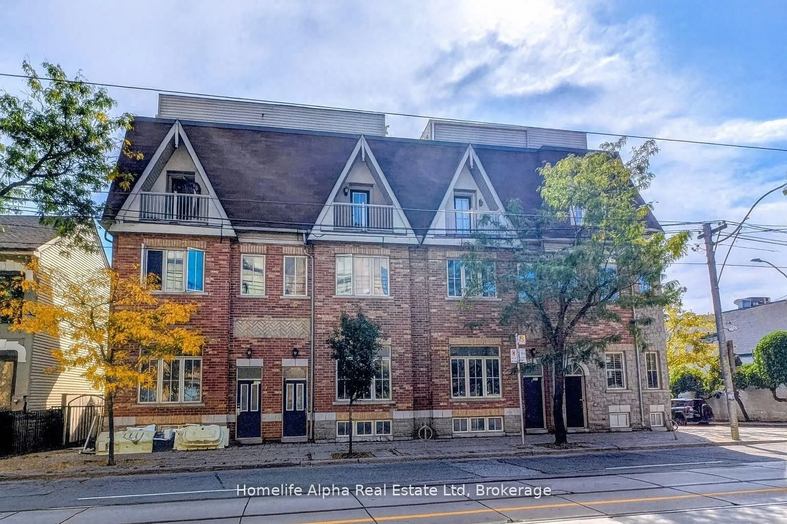 445 B Queen Street E