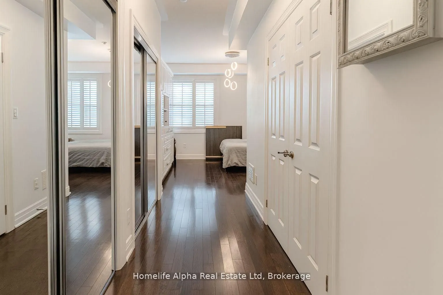 445 B Queen Street E