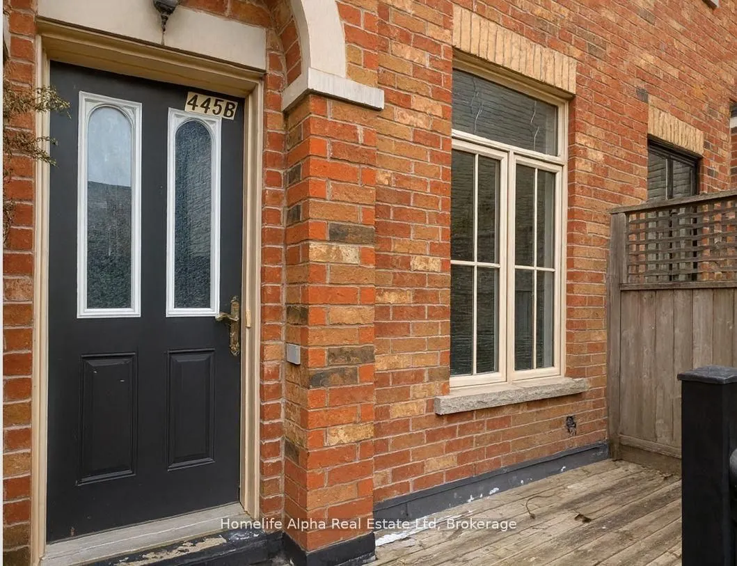 445 B Queen Street E
