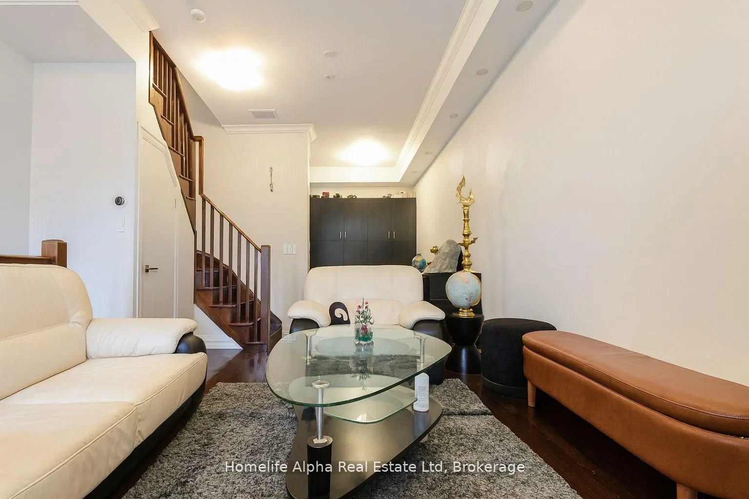 445 B Queen Street E