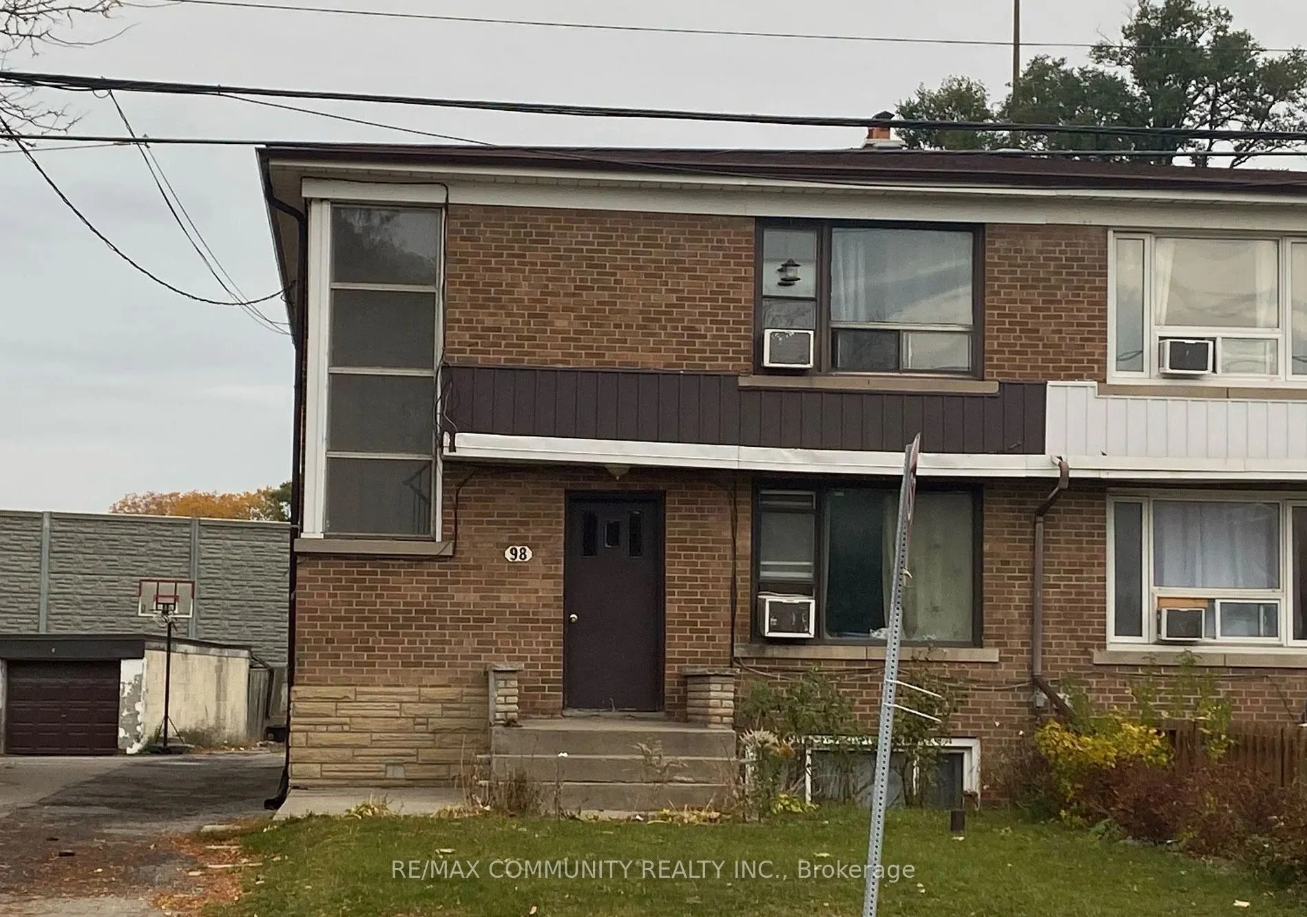 98 Neptune Drive, #Upper