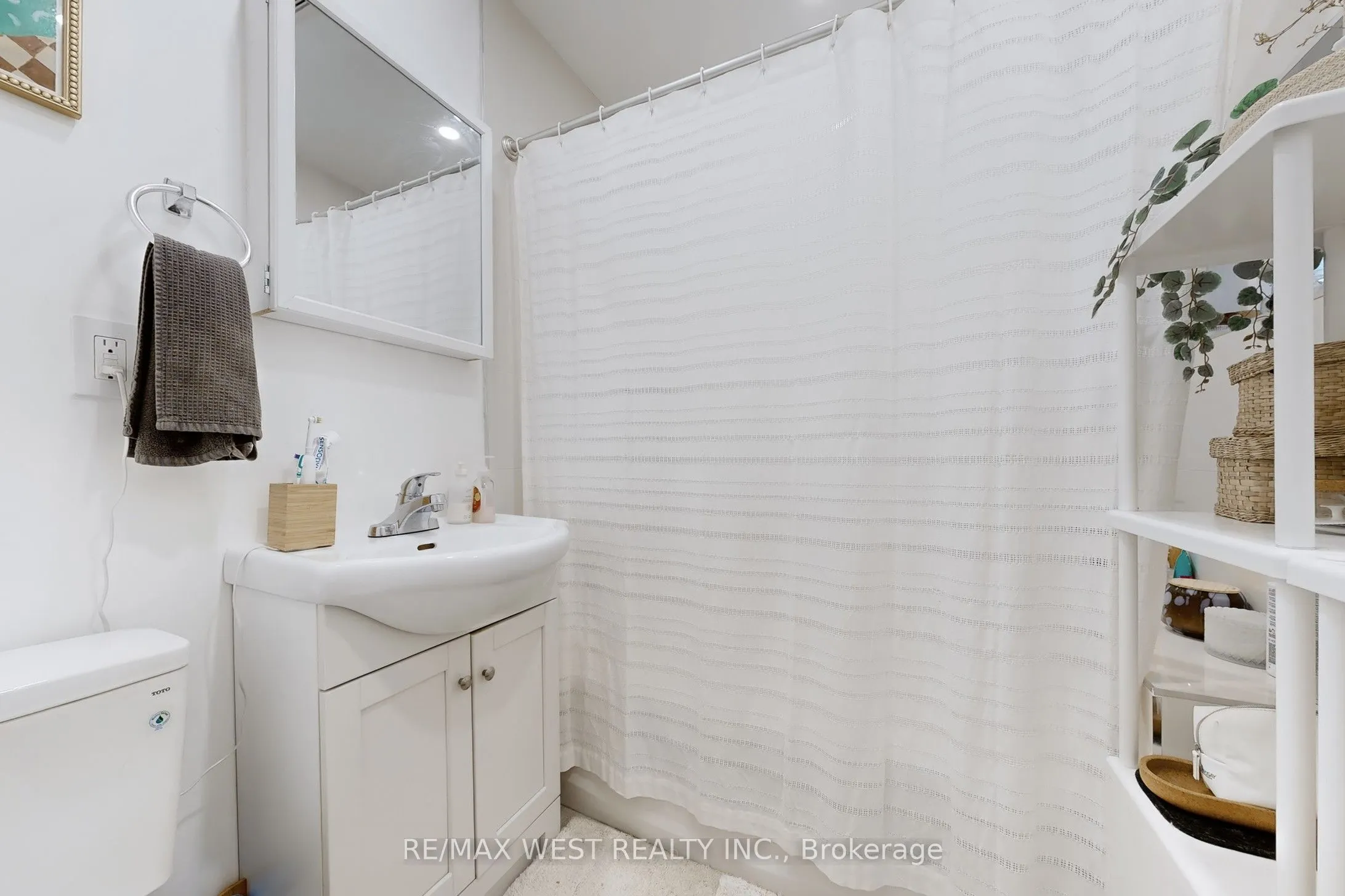 34 Beatrice Street, #Main Floor Unit 2