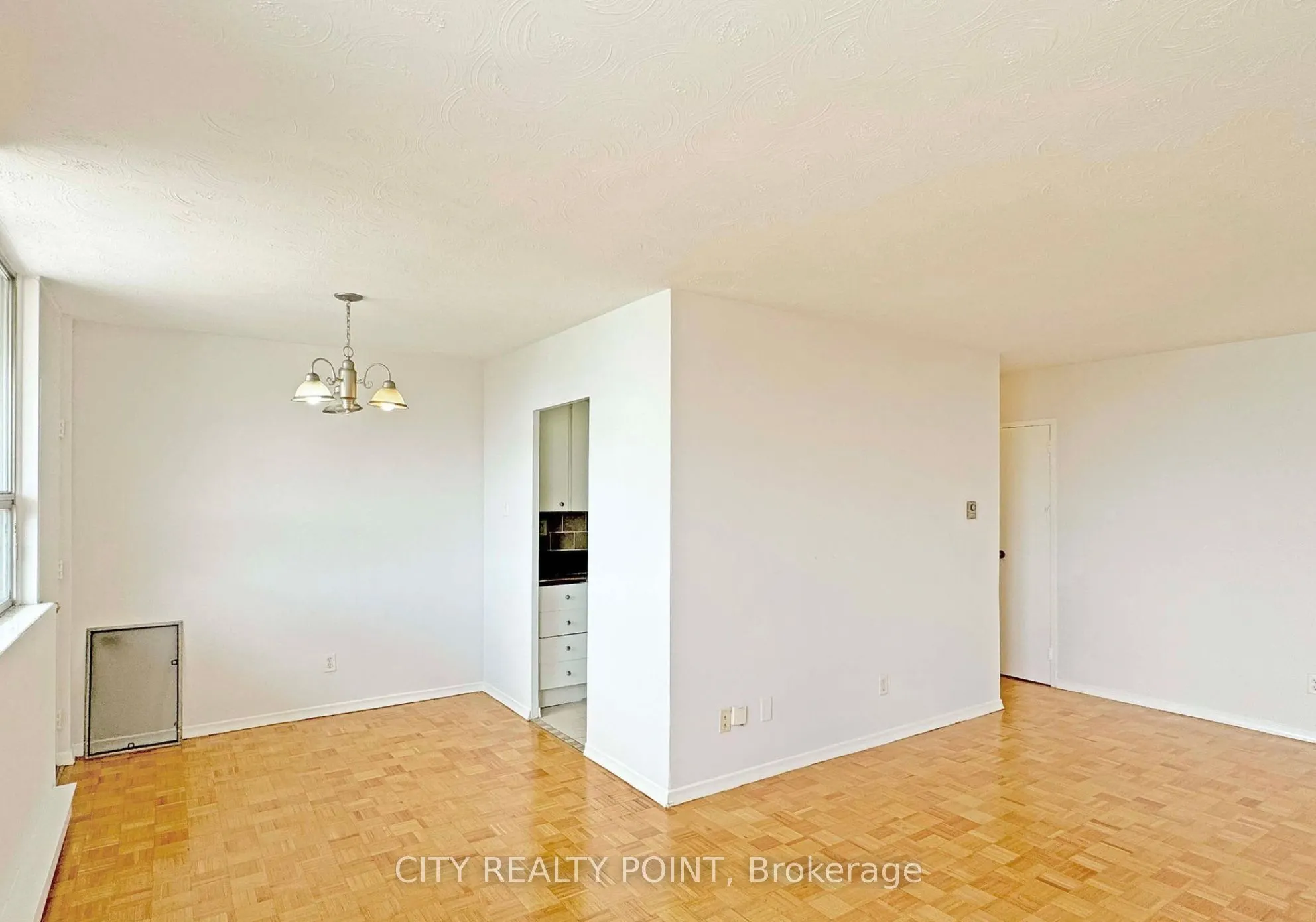 525 Eglinton Avenue E, #201