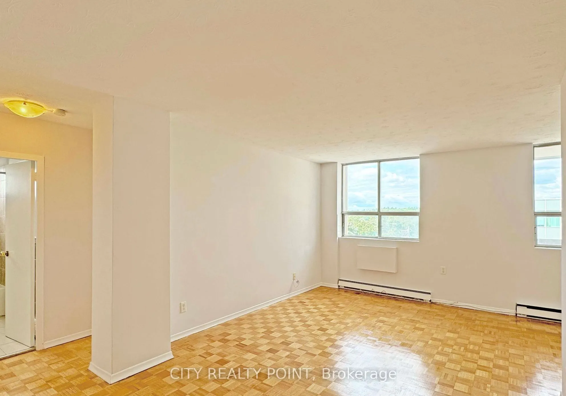 525 Eglinton Avenue E, #201