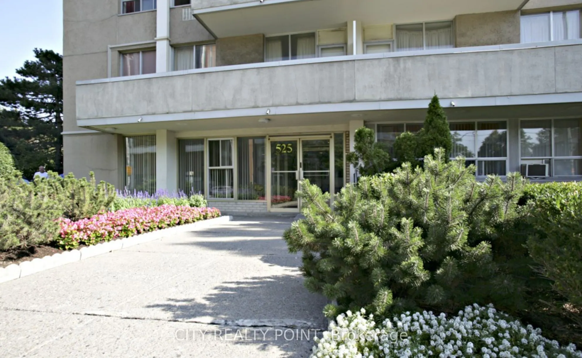 525 Eglinton Avenue E, #201