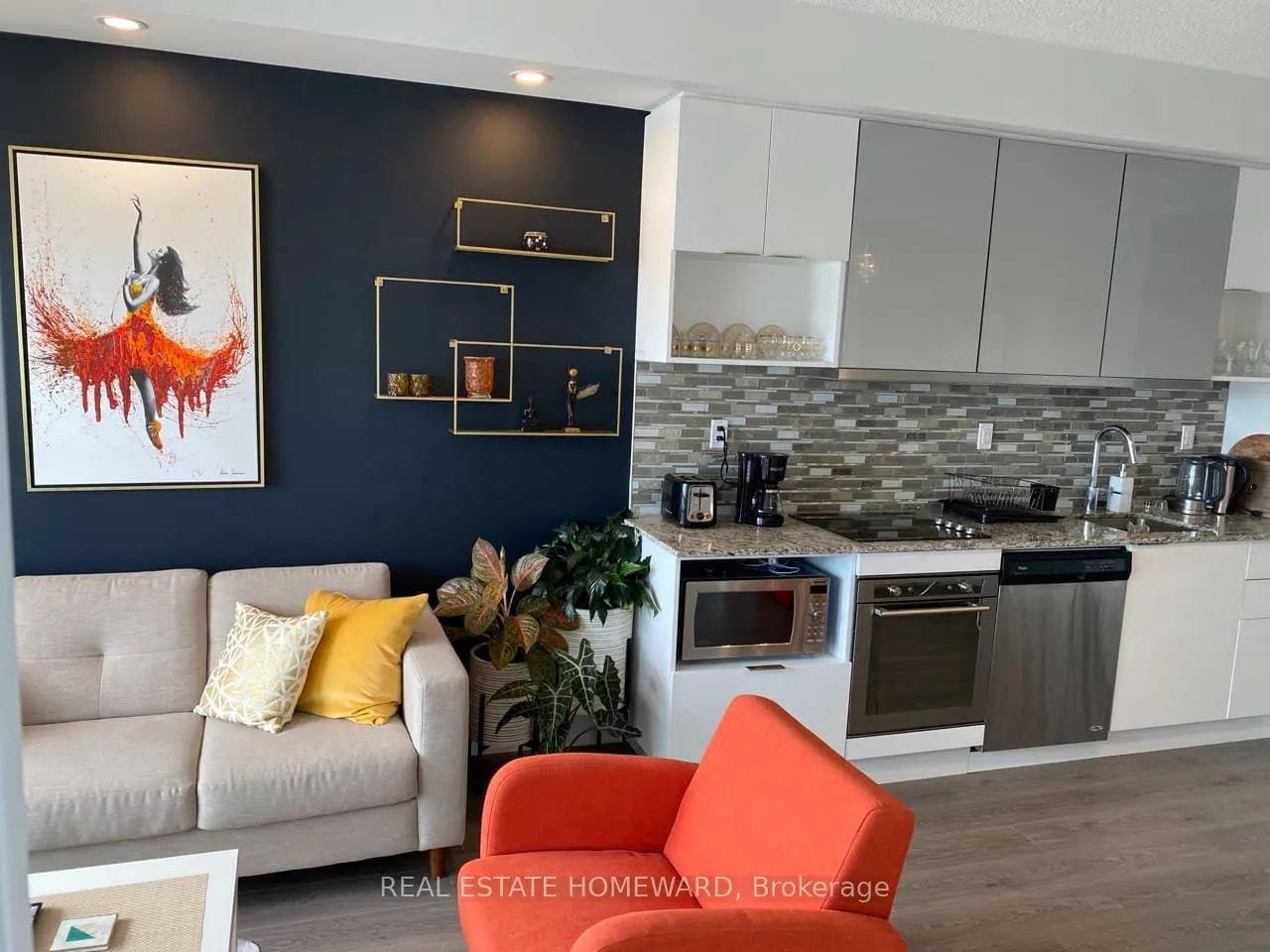 99 The Donway Road W, #611