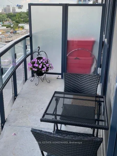 99 The Donway Road W, #611