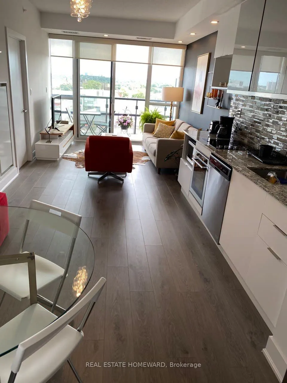 99 The Donway Road W, #611