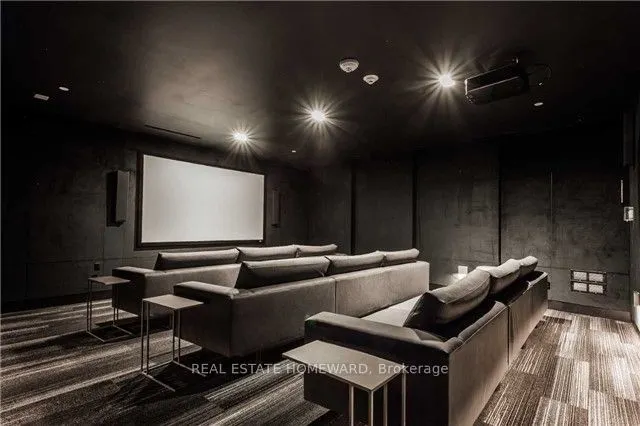 99 The Donway Road W, #611