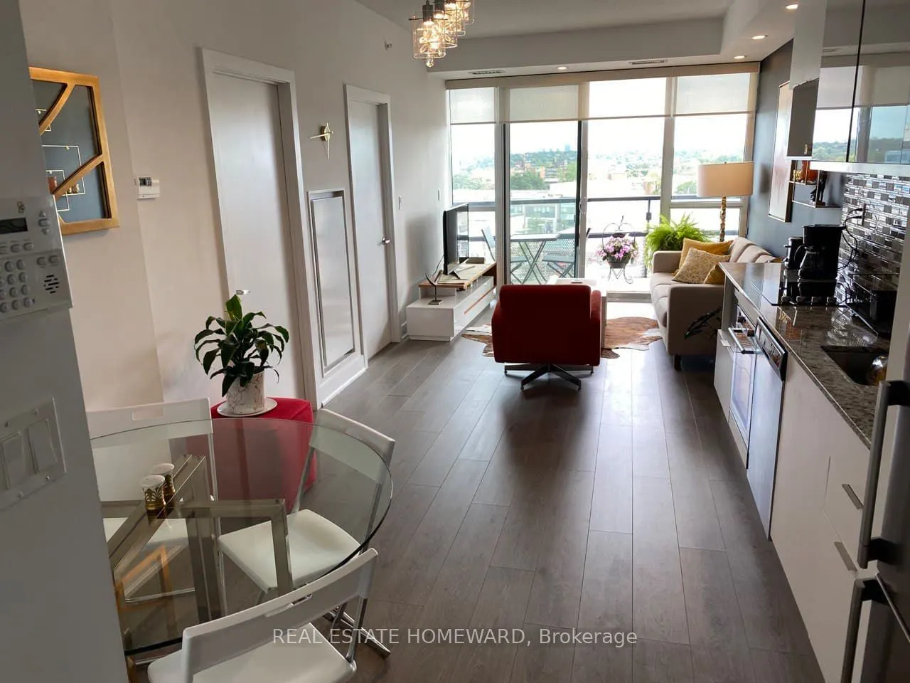 99 The Donway Road W, #611