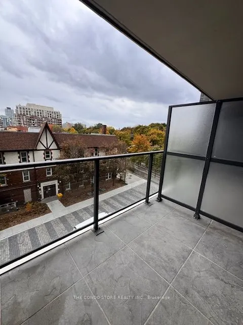 8 Manor Road W, #401