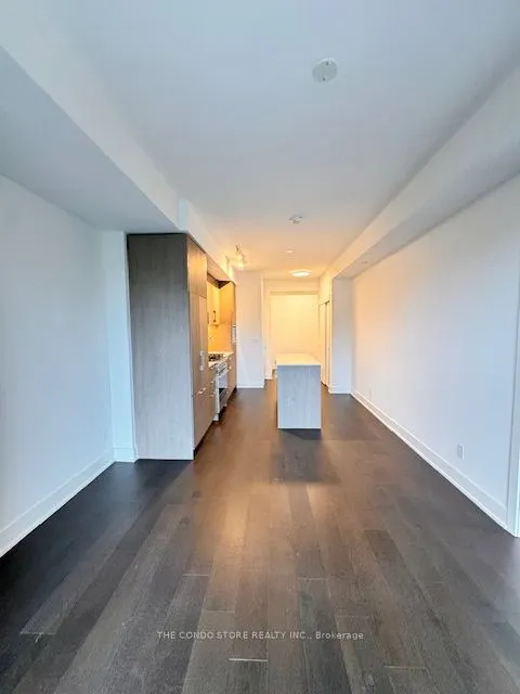 8 Manor Road W, #401