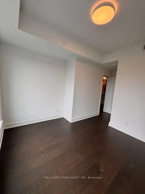 8 Manor Road W, #401