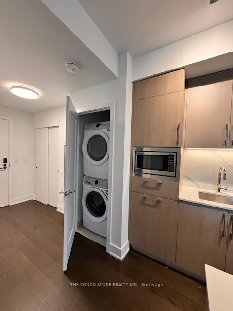 8 Manor Road W, #407