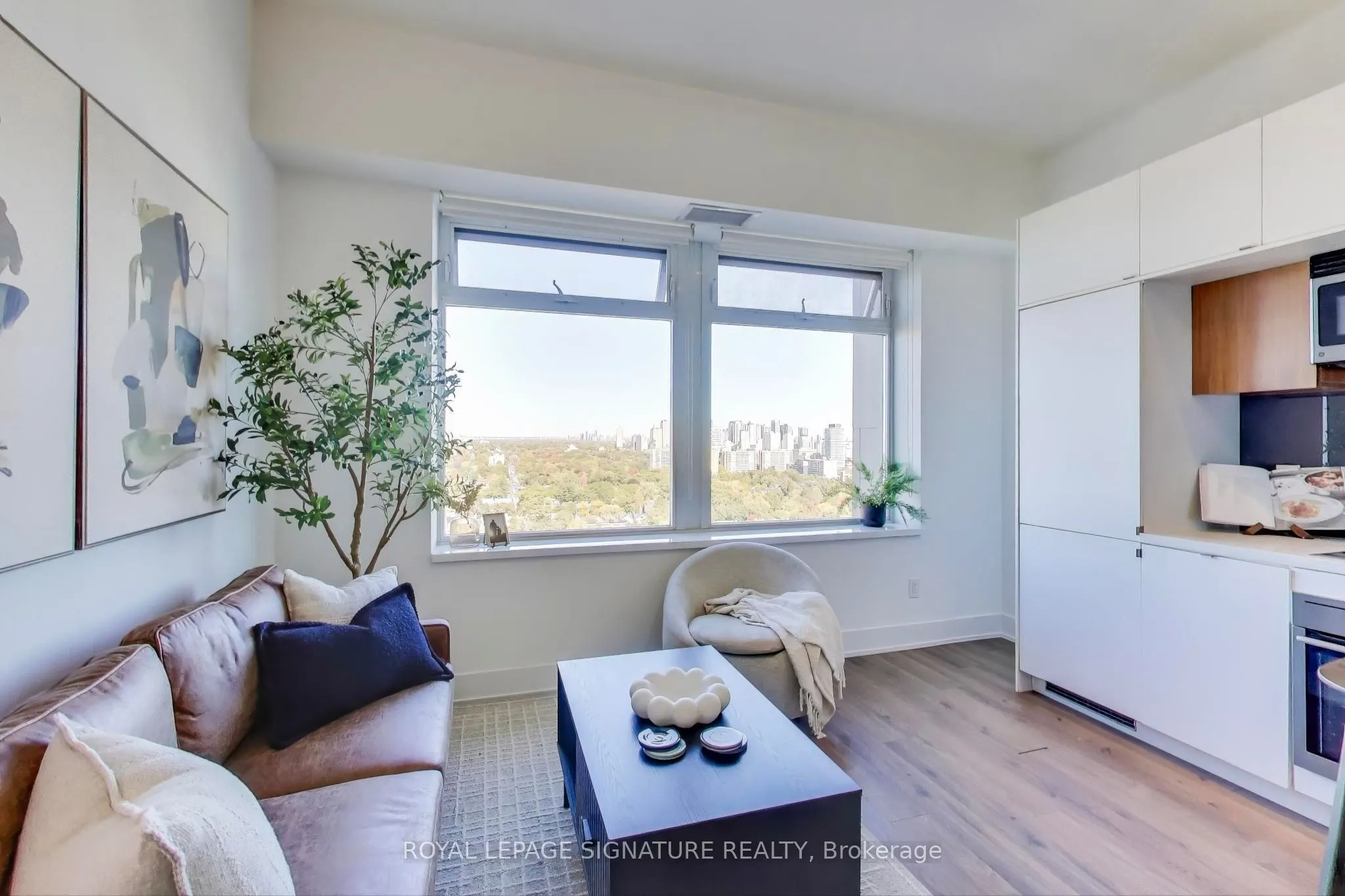 111 St Clair Avenue W, #1826