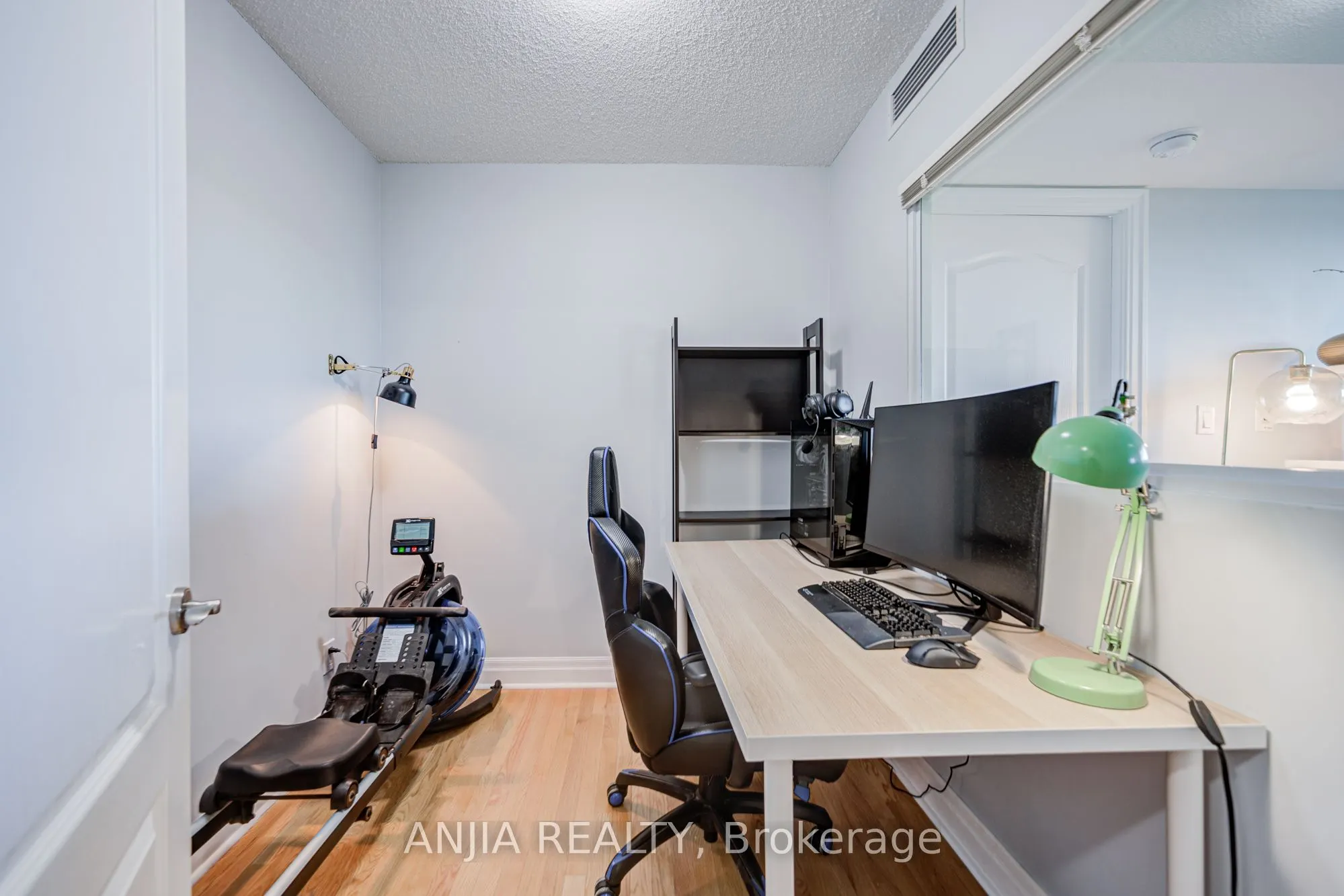 188 Doris Avenue, #808