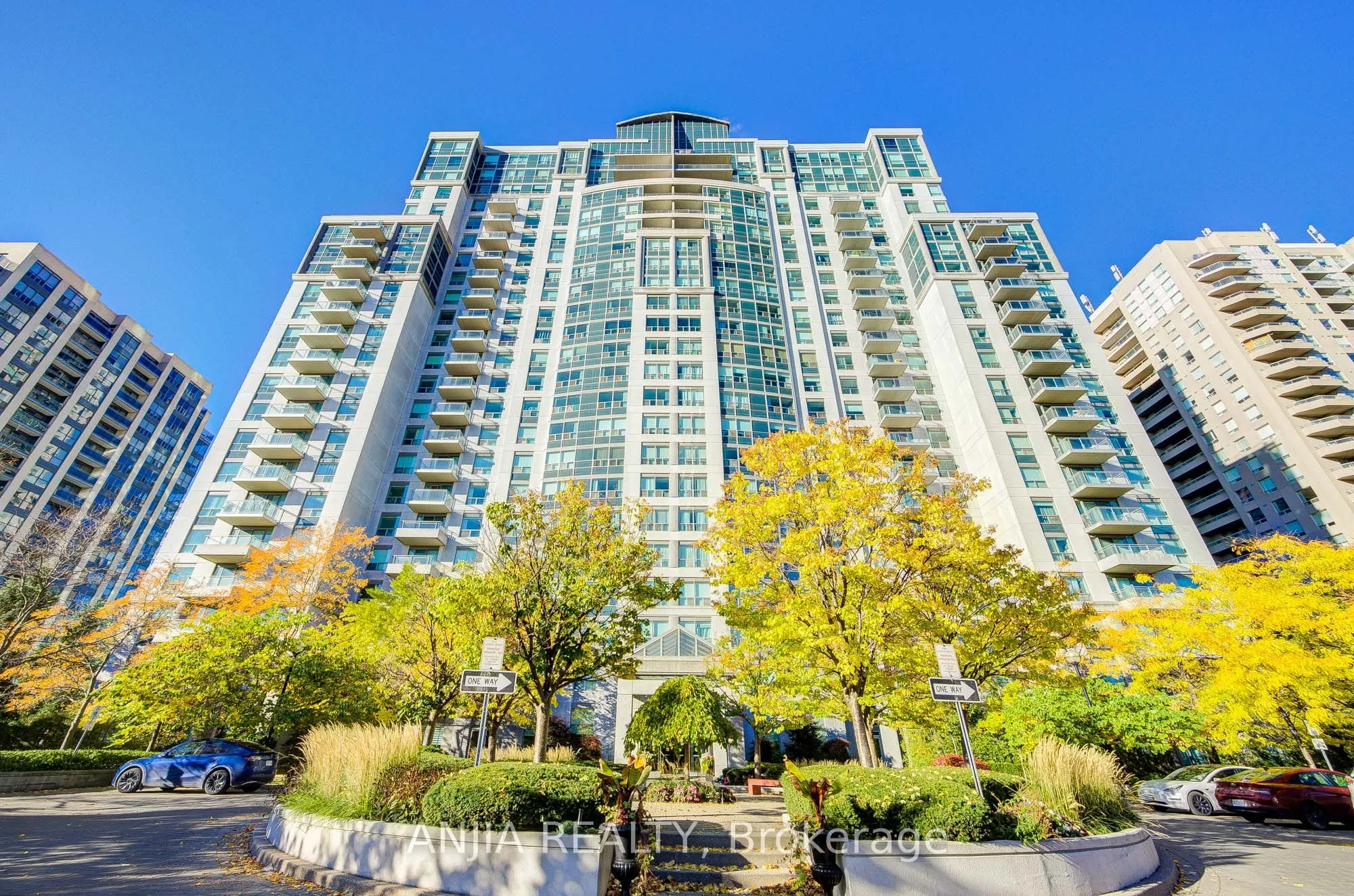 188 Doris Avenue, #808