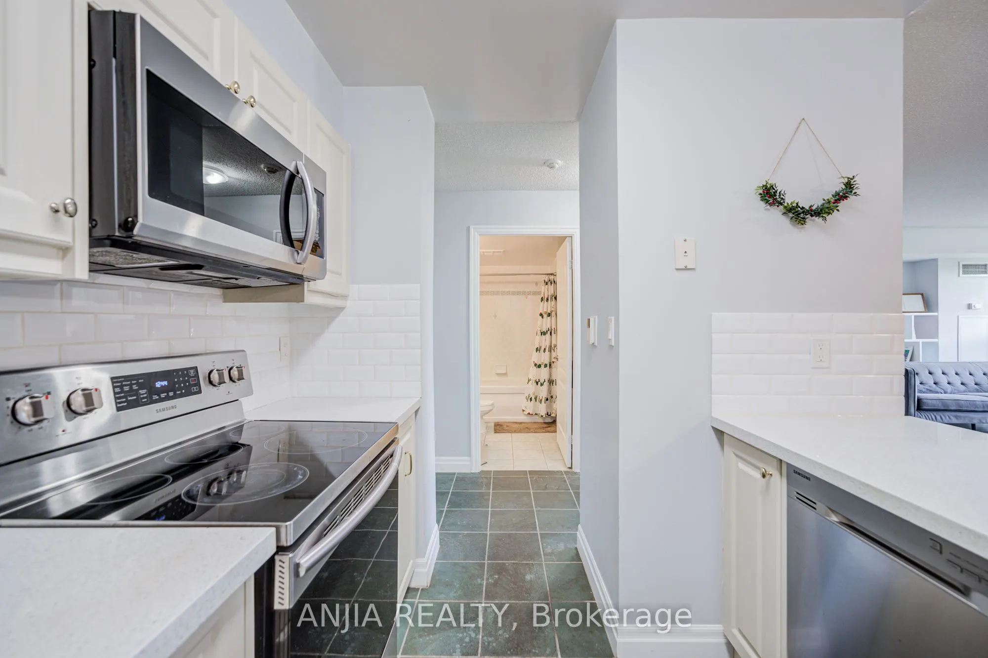 188 Doris Avenue, #808