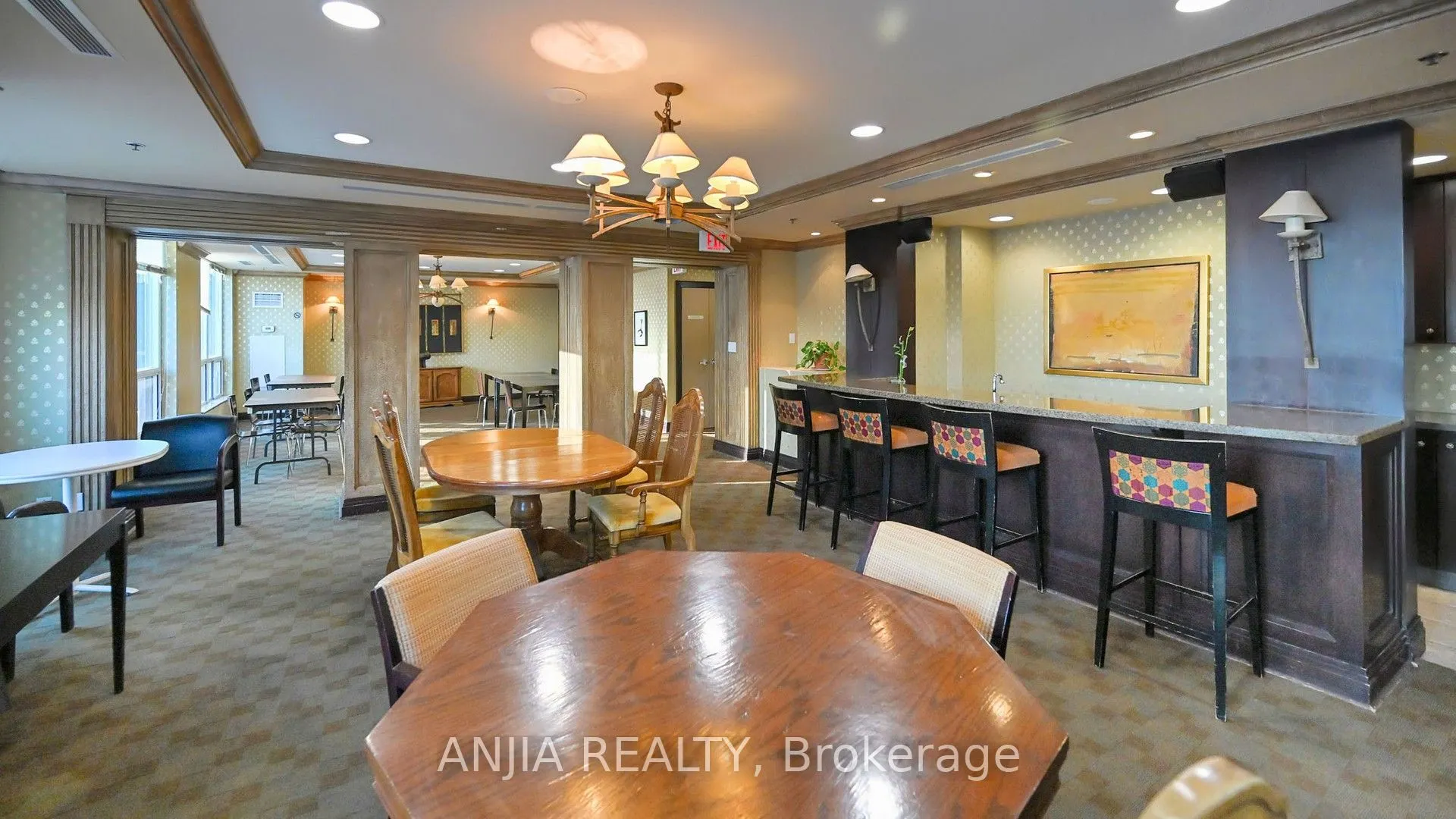 188 Doris Avenue, #808