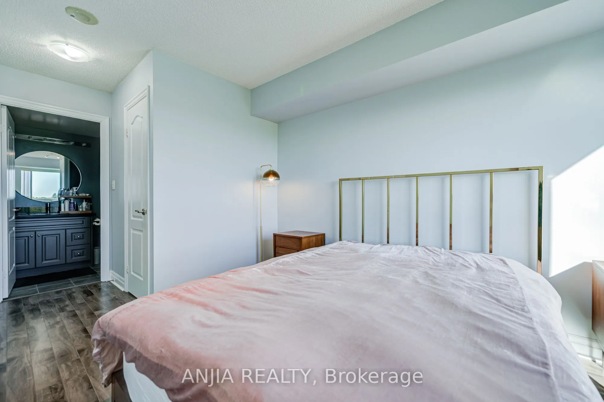 188 Doris Avenue, #808