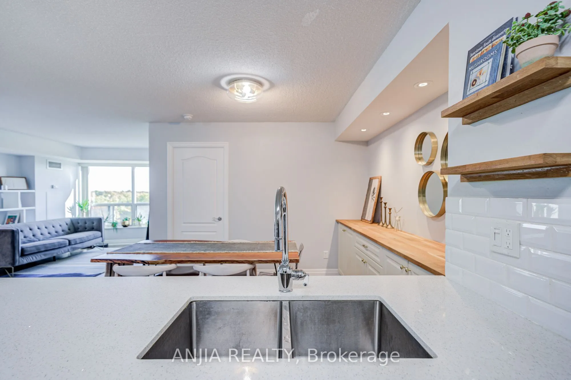 188 Doris Avenue, #808