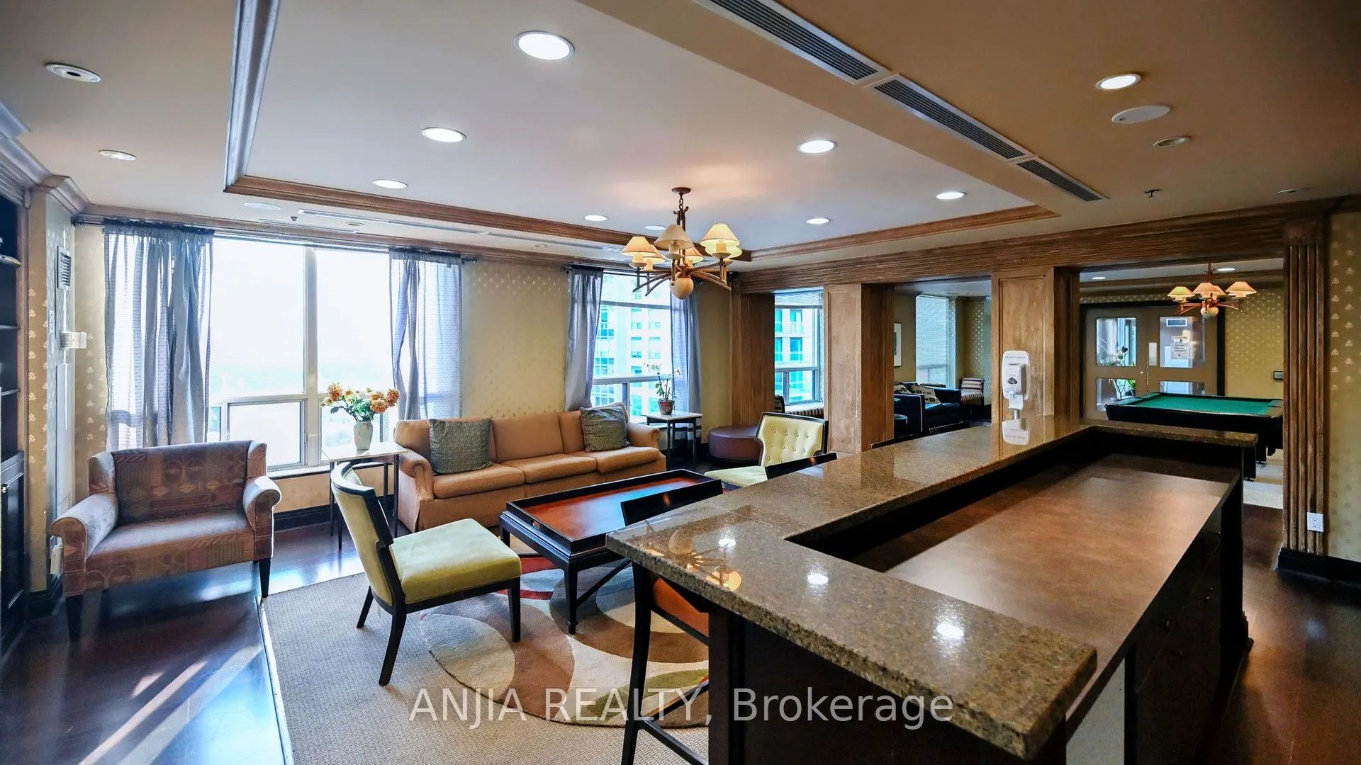 188 Doris Avenue, #808