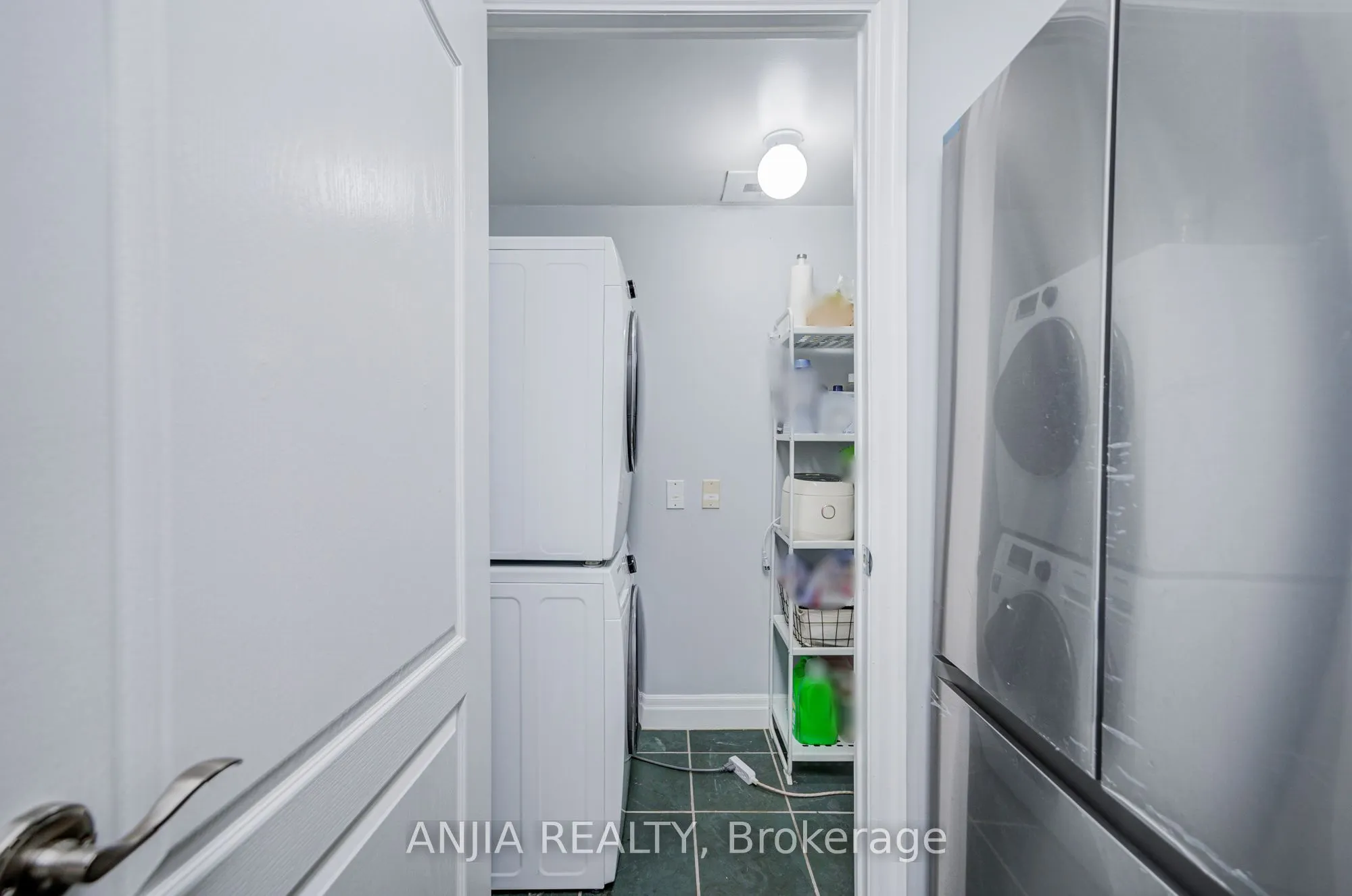 188 Doris Avenue, #808