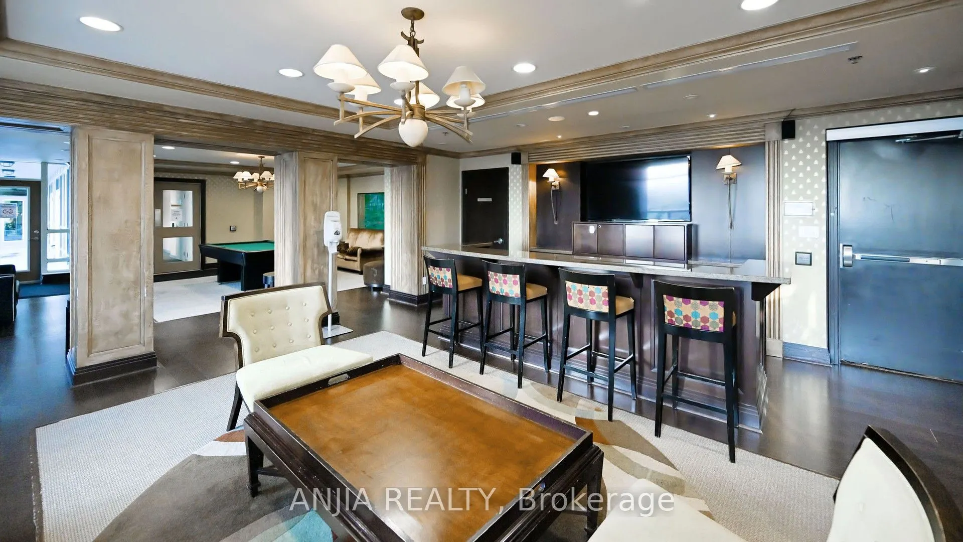 188 Doris Avenue, #808