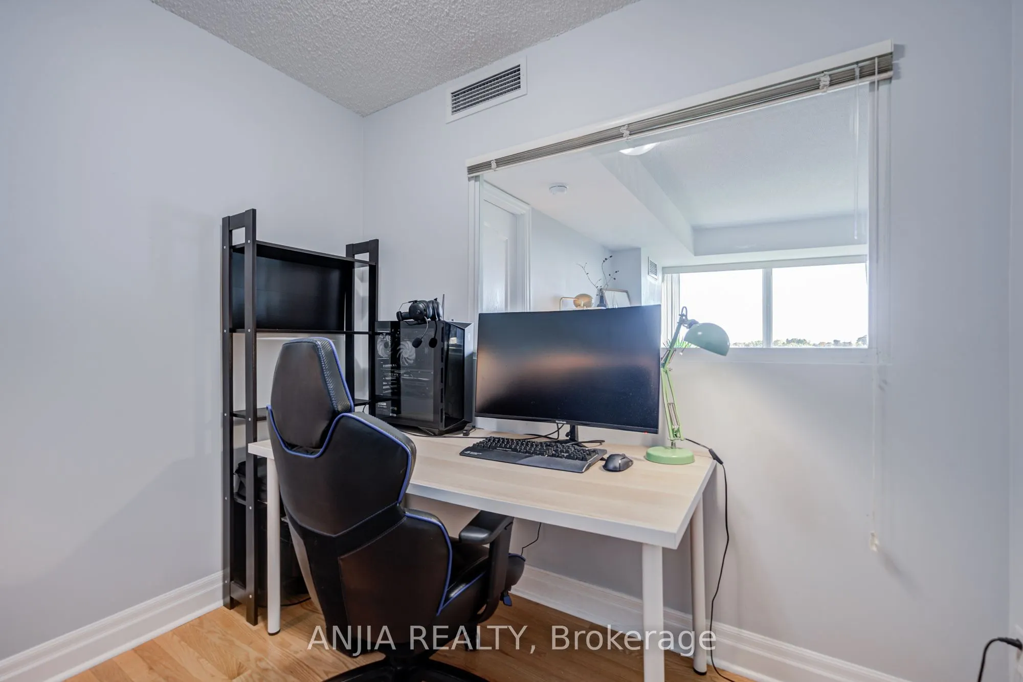 188 Doris Avenue, #808