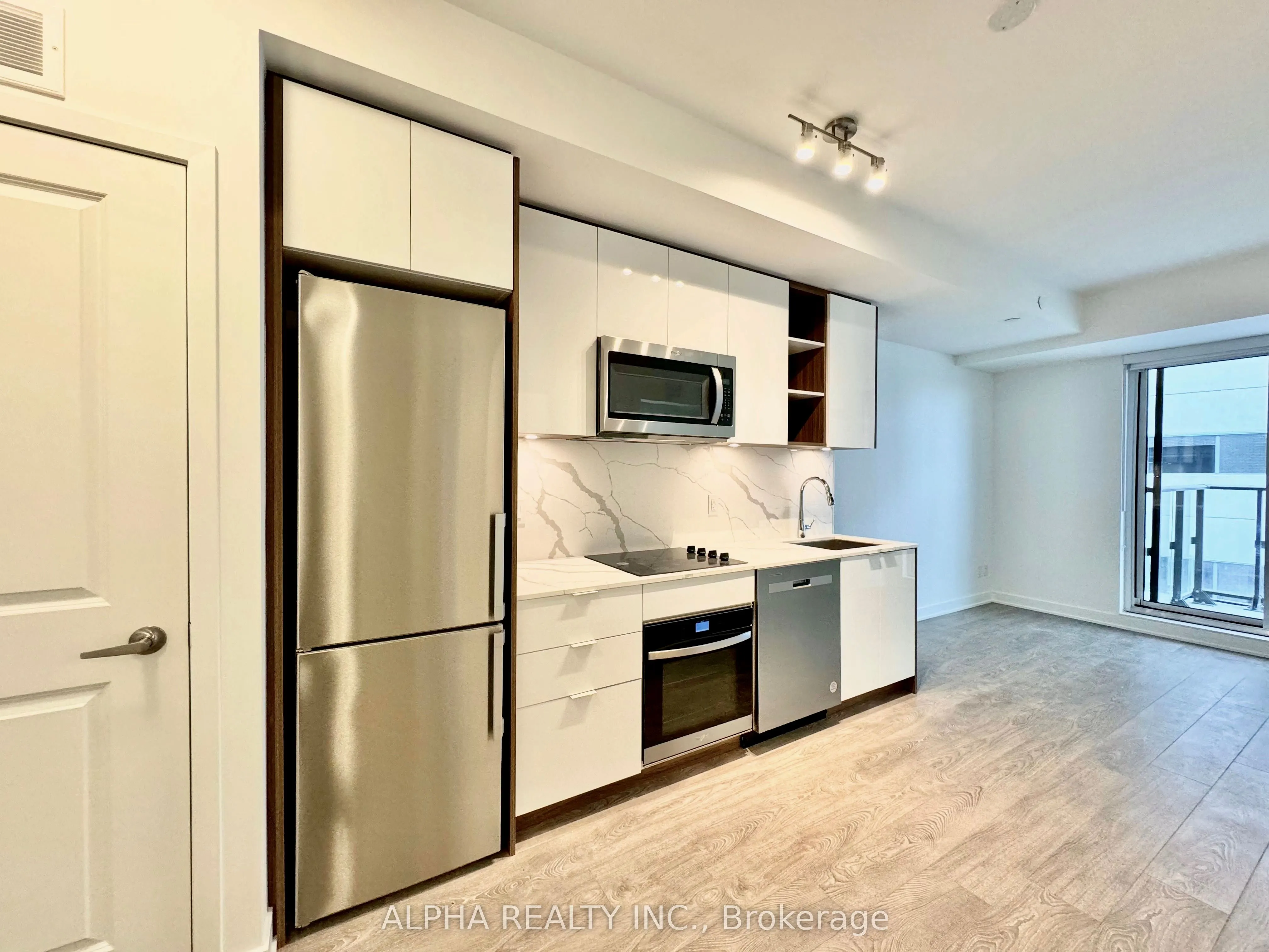 543 Richmond Street W, #829