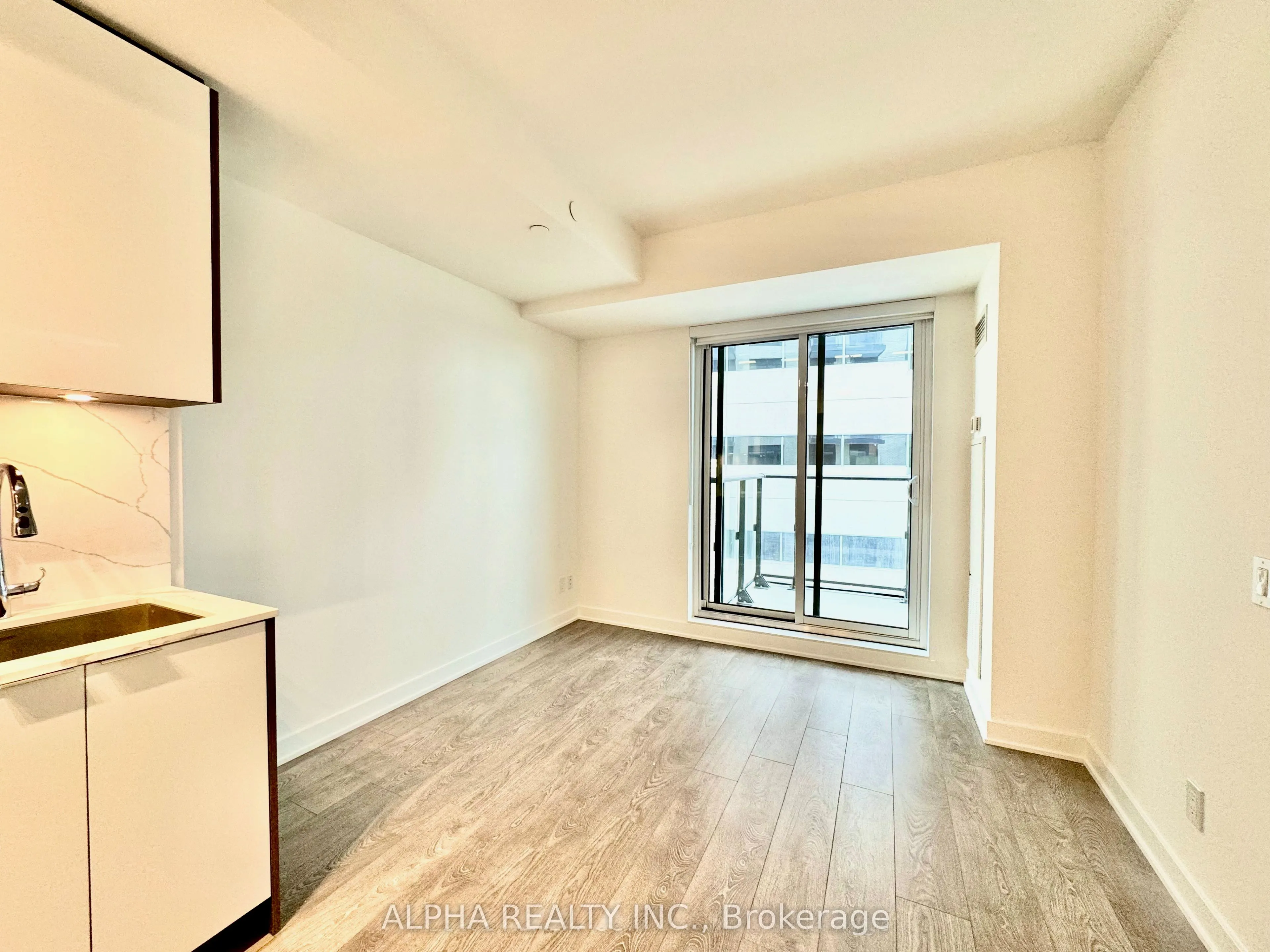 543 Richmond Street W, #829