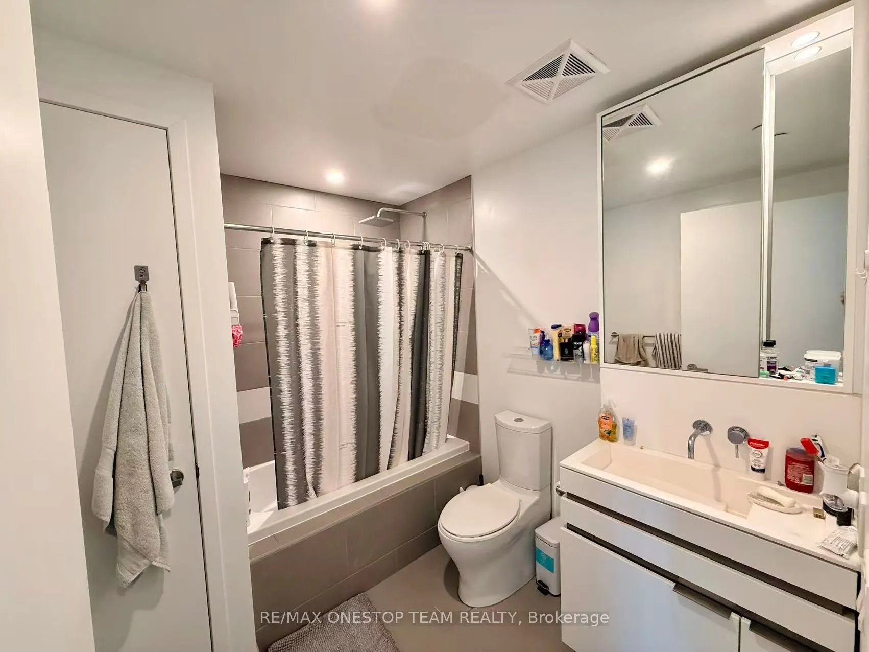 197 Yonge Street, #2607