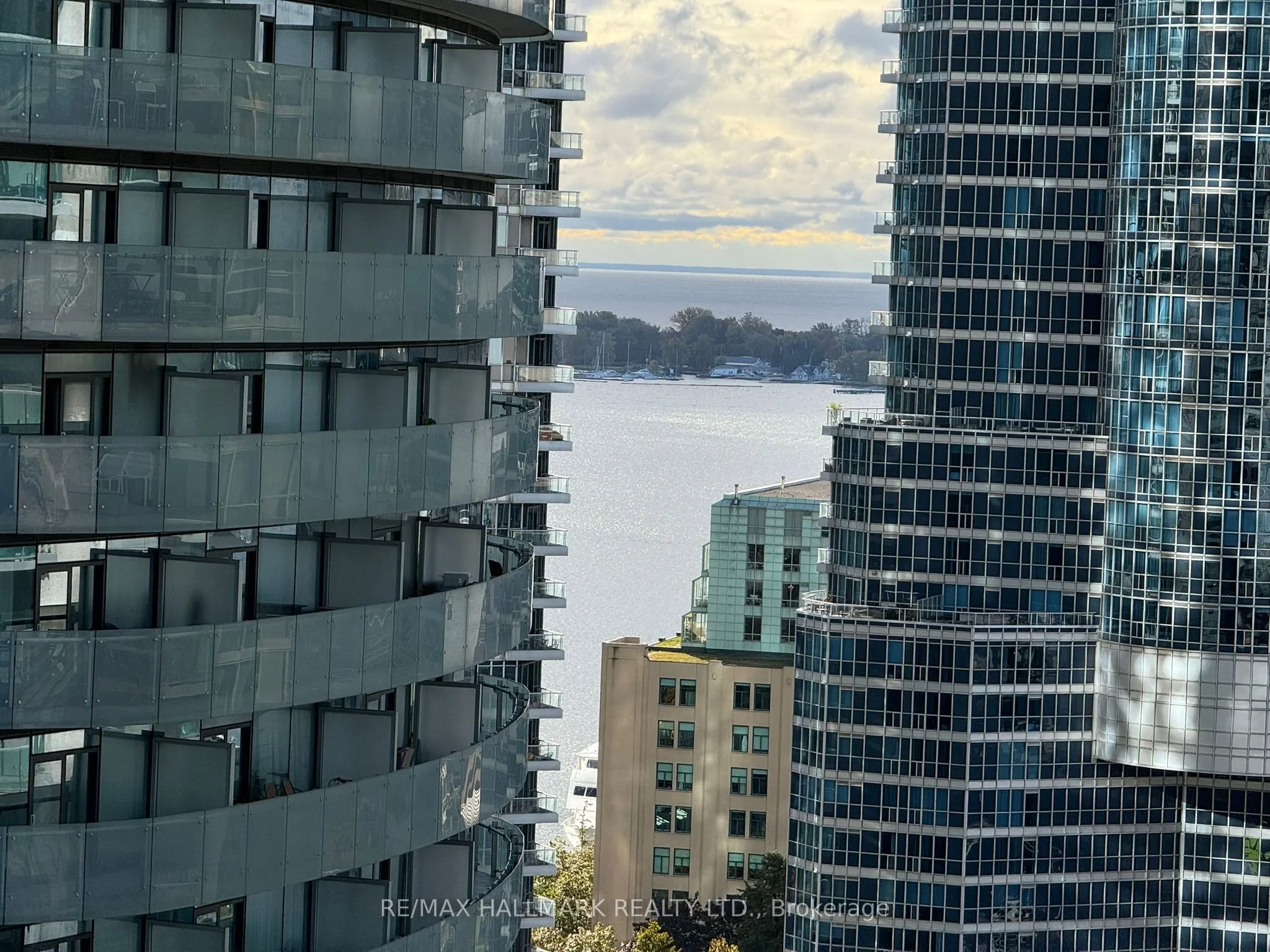 30 Grand Trunk Crescent, #2609