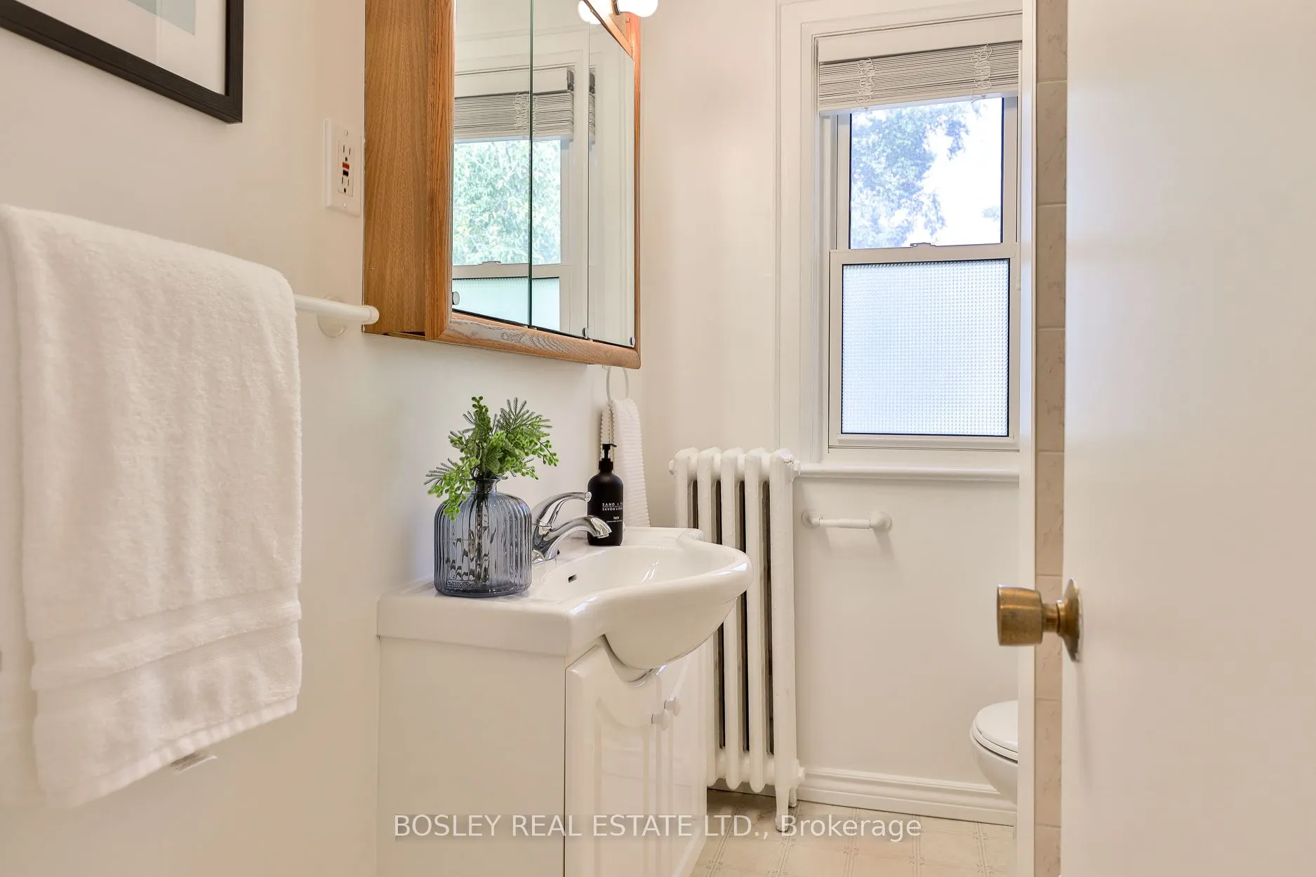 682 Hillsdale Avenue E