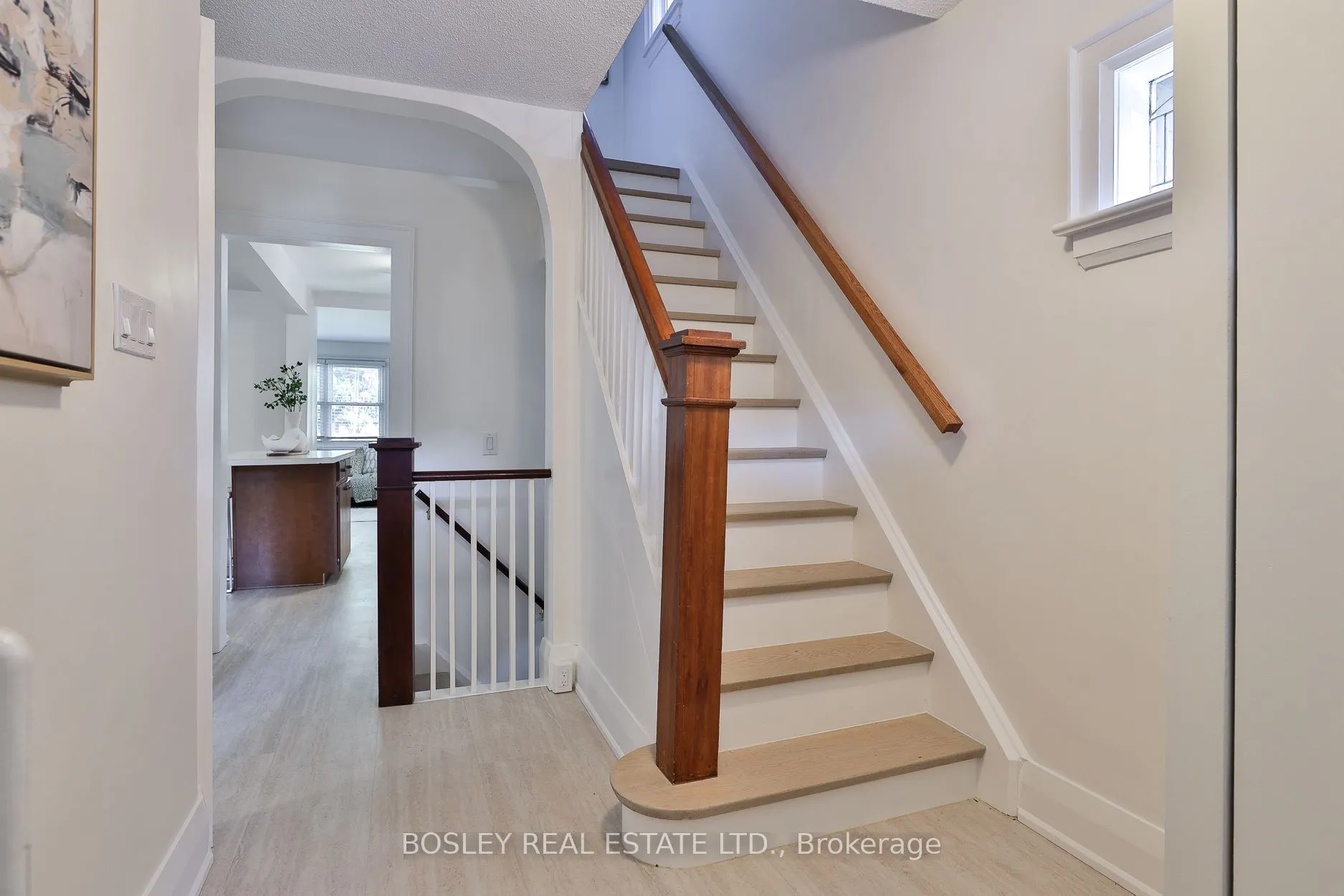 682 Hillsdale Avenue E