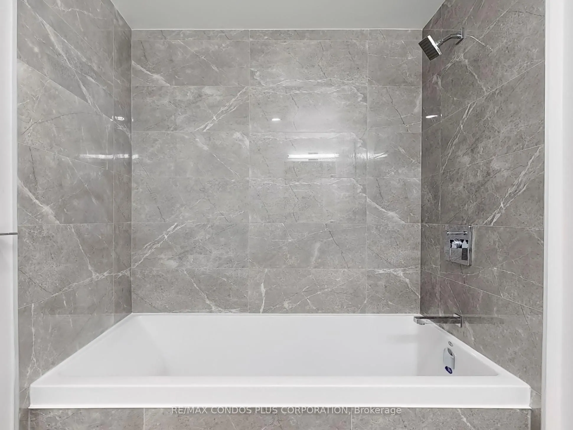 195 McCaul Street, #420