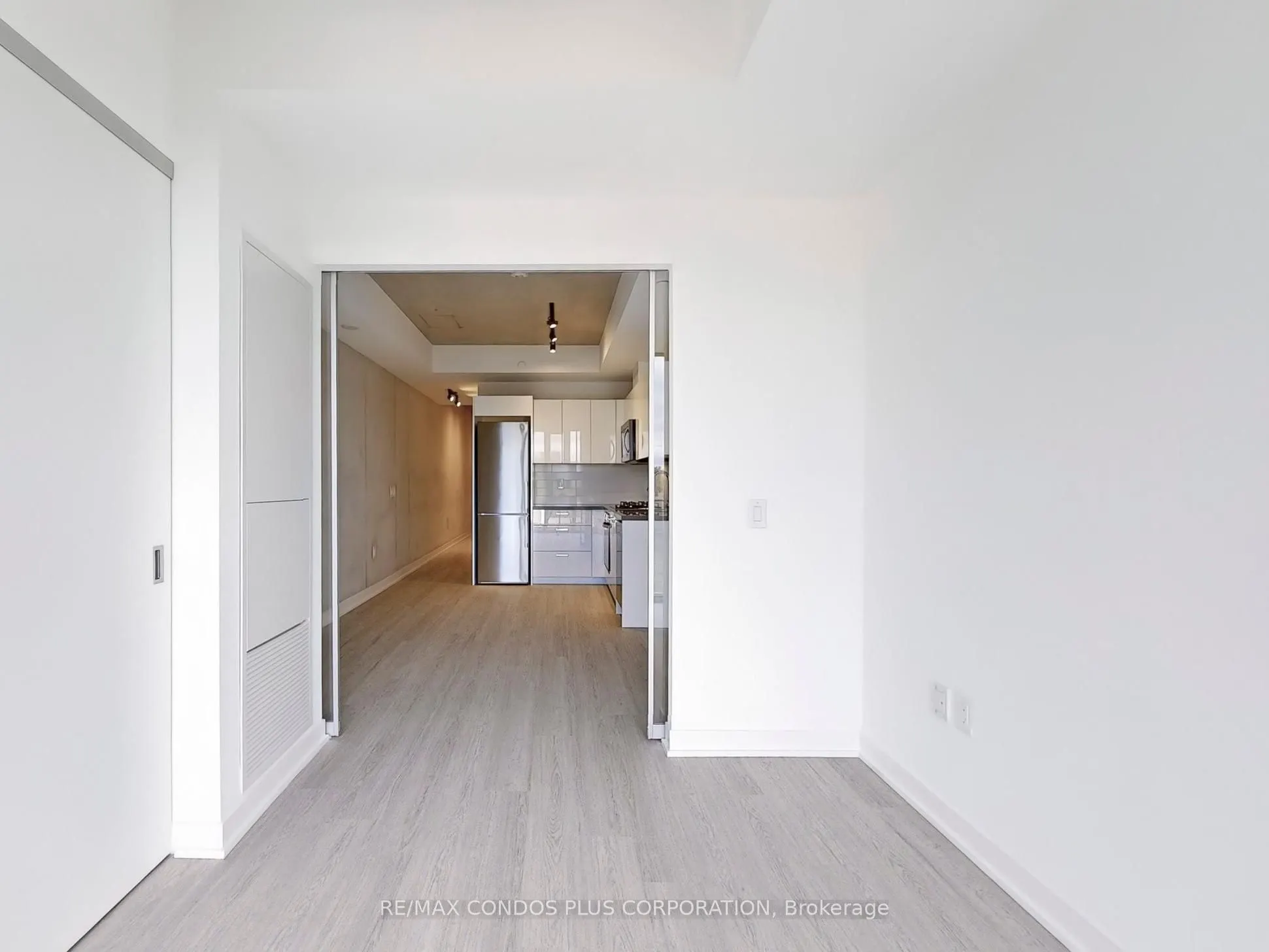 195 McCaul Street, #420