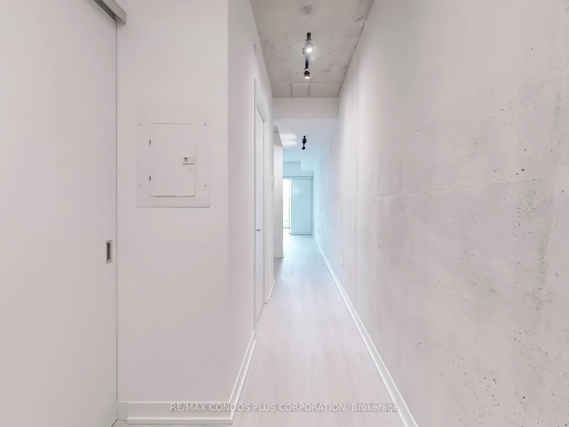 195 McCaul Street, #420