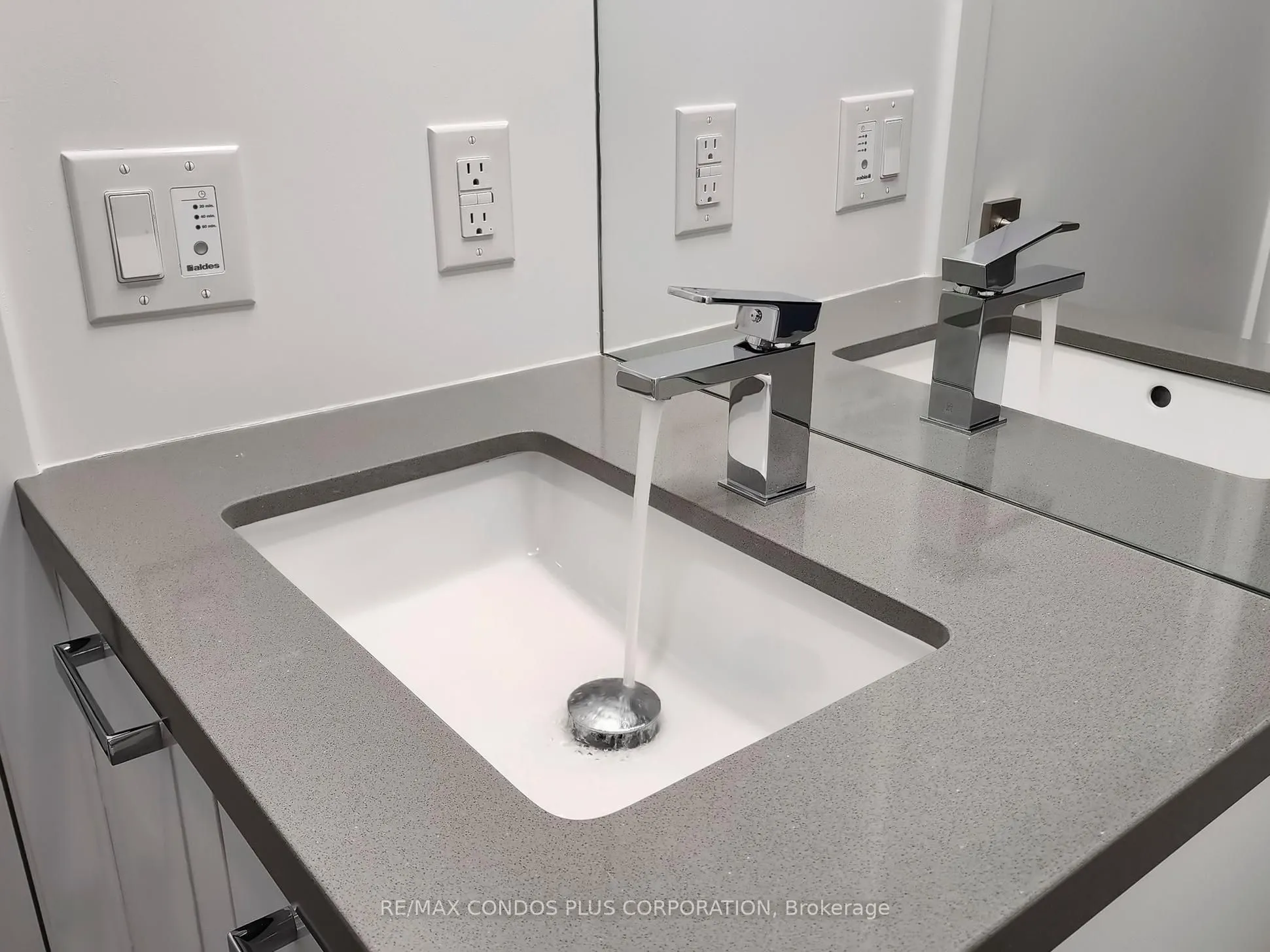 195 McCaul Street, #420