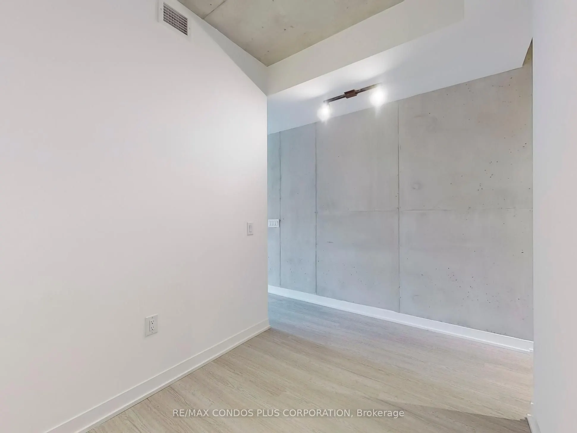 195 McCaul Street, #420