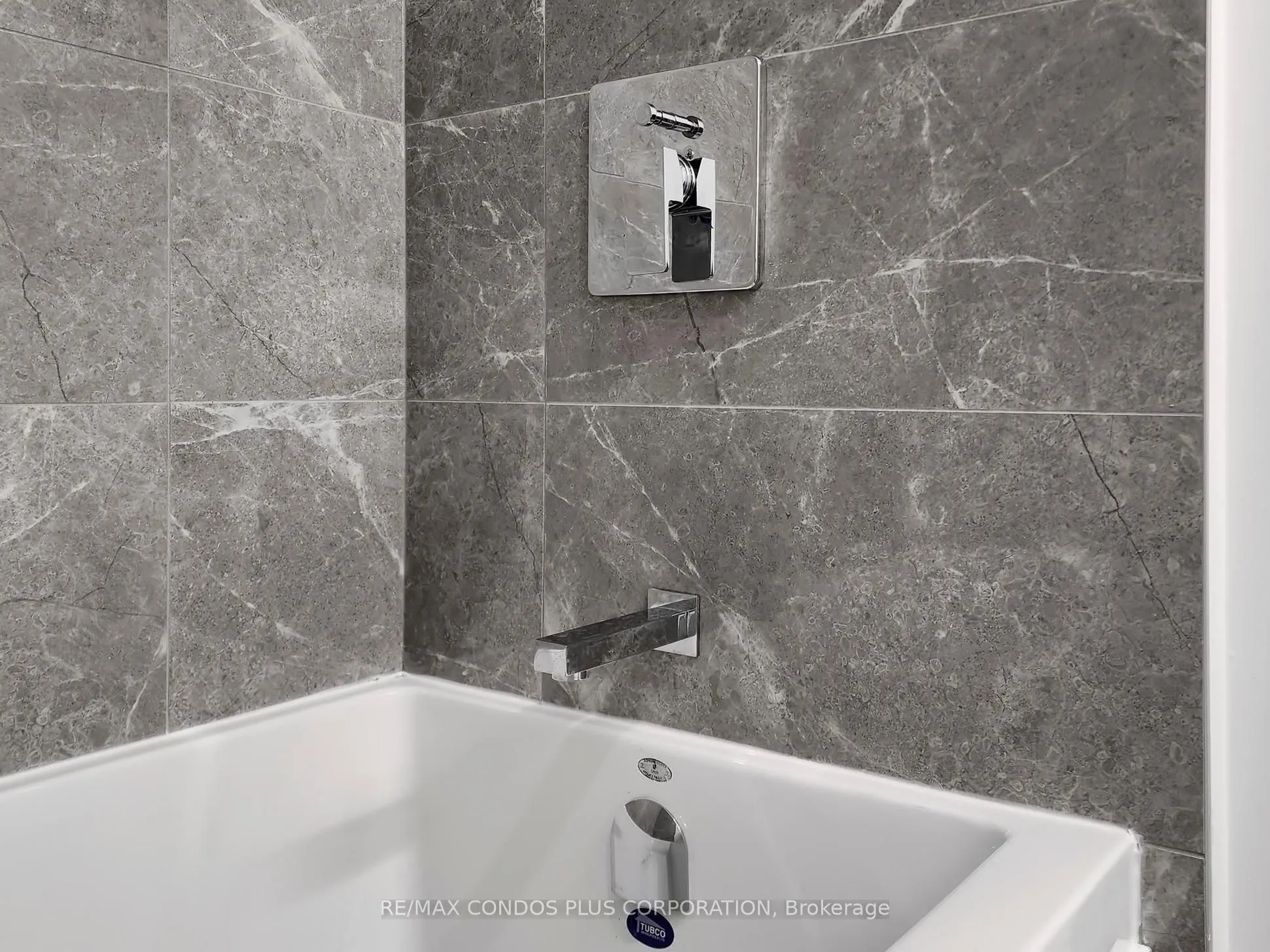 195 McCaul Street, #420