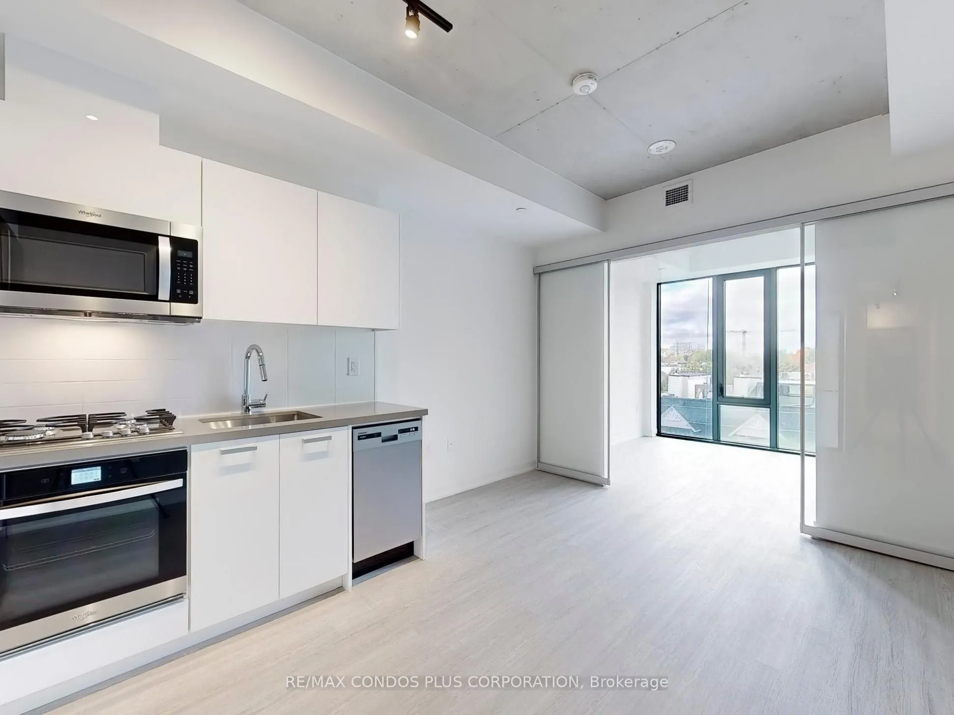 195 McCaul Street, #420