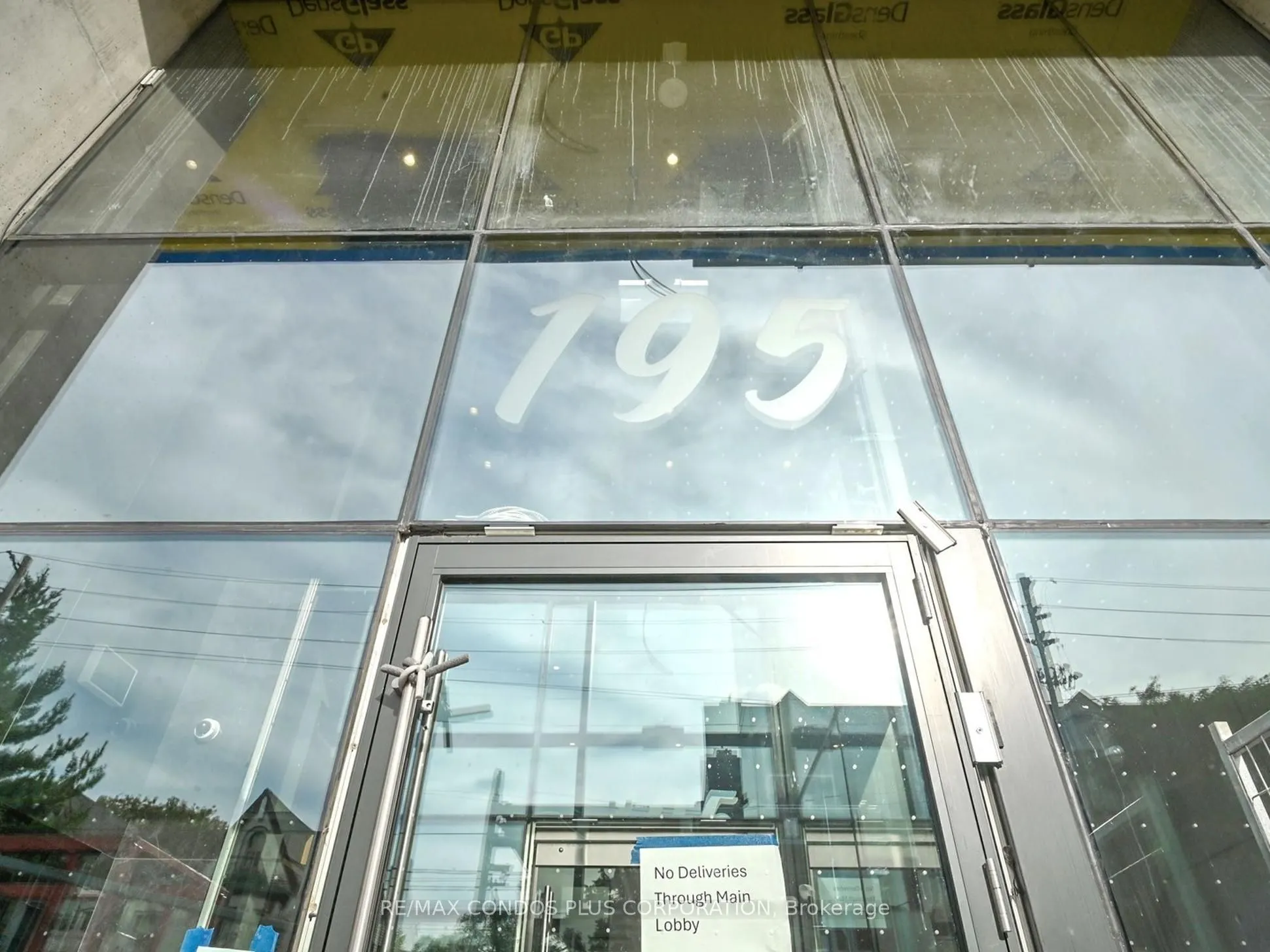 195 McCaul Street, #420