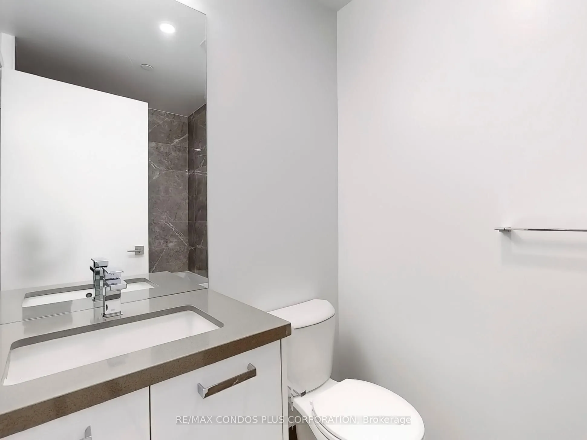 195 McCaul Street, #420