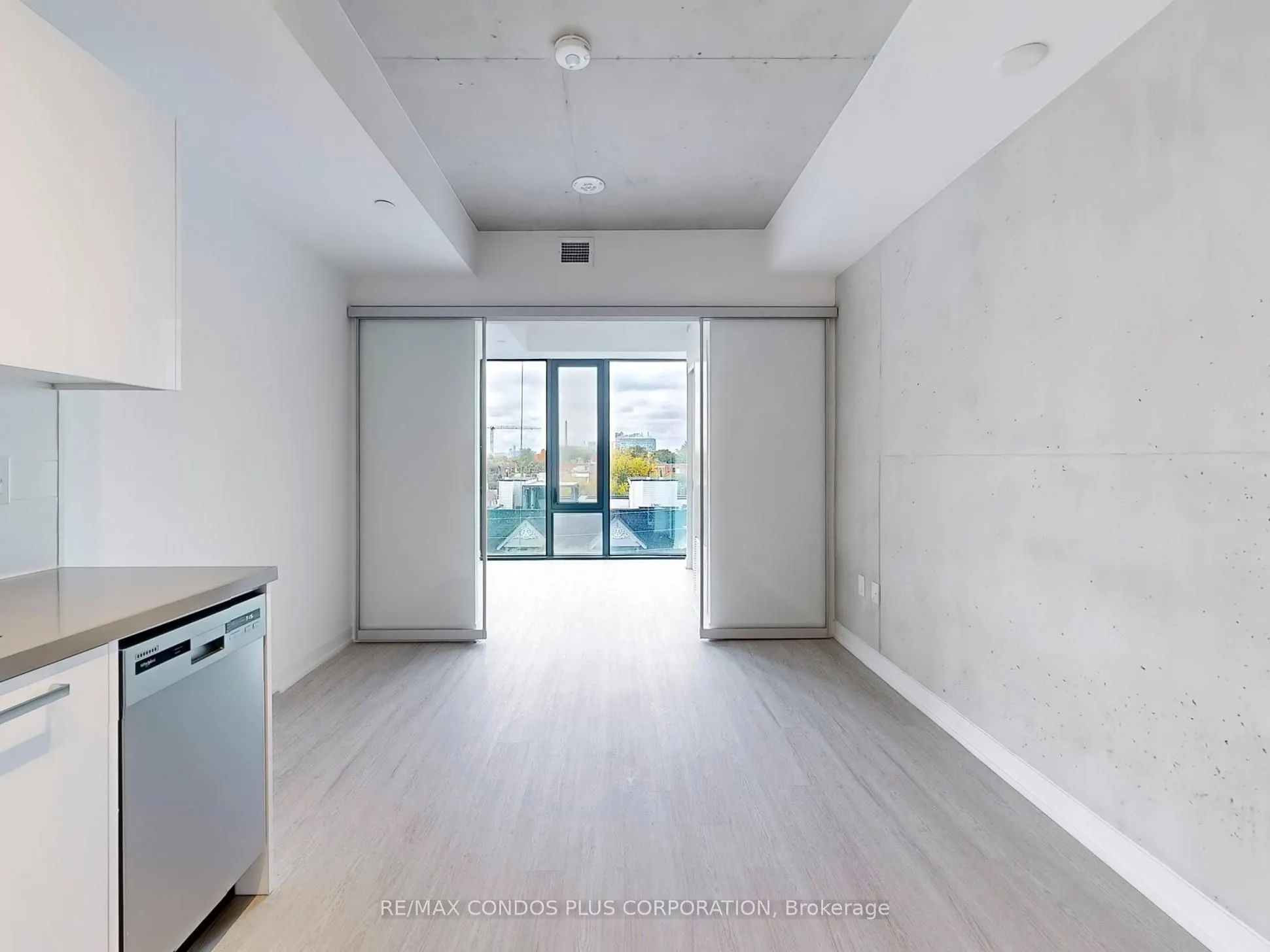 195 McCaul Street, #420