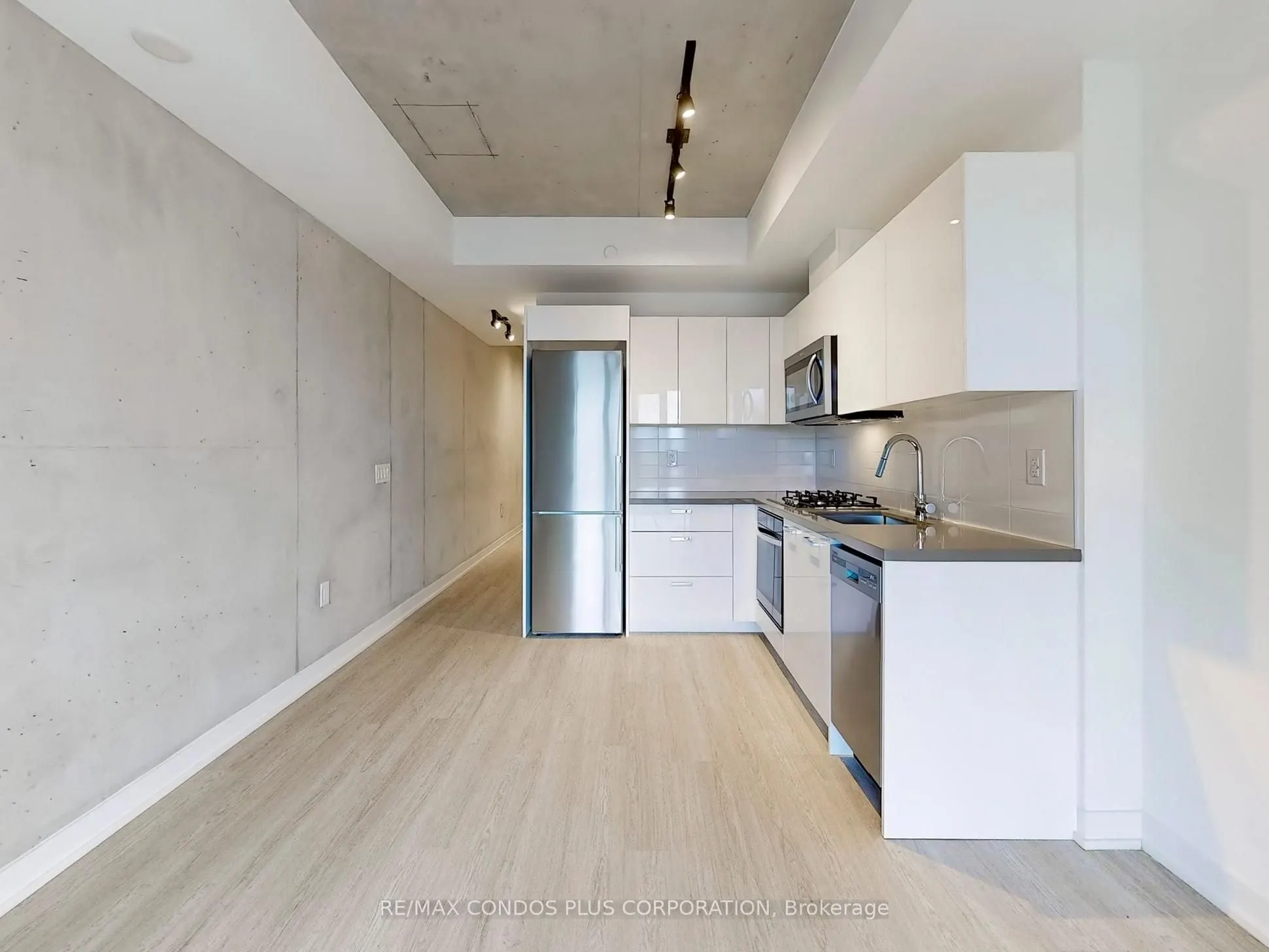 195 McCaul Street, #420