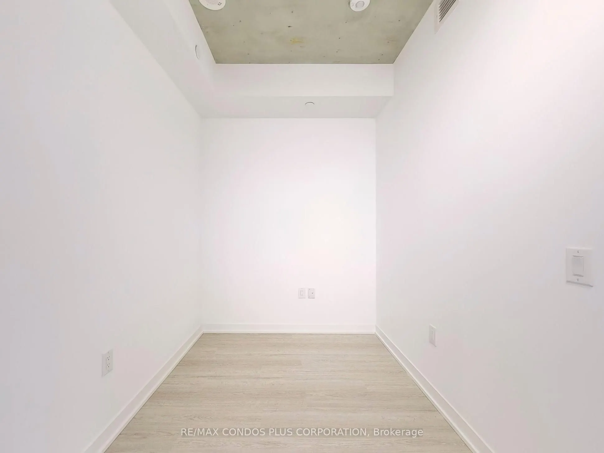 195 McCaul Street, #420