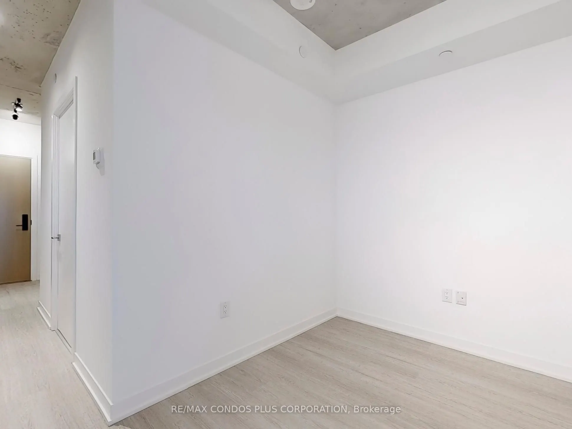 195 McCaul Street, #420