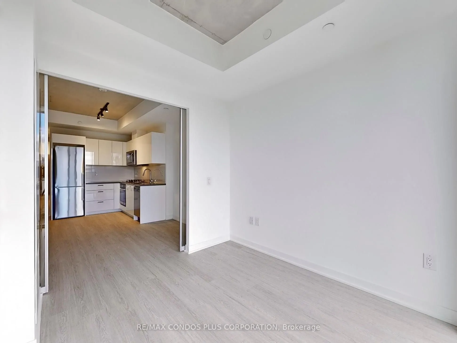 195 McCaul Street, #420