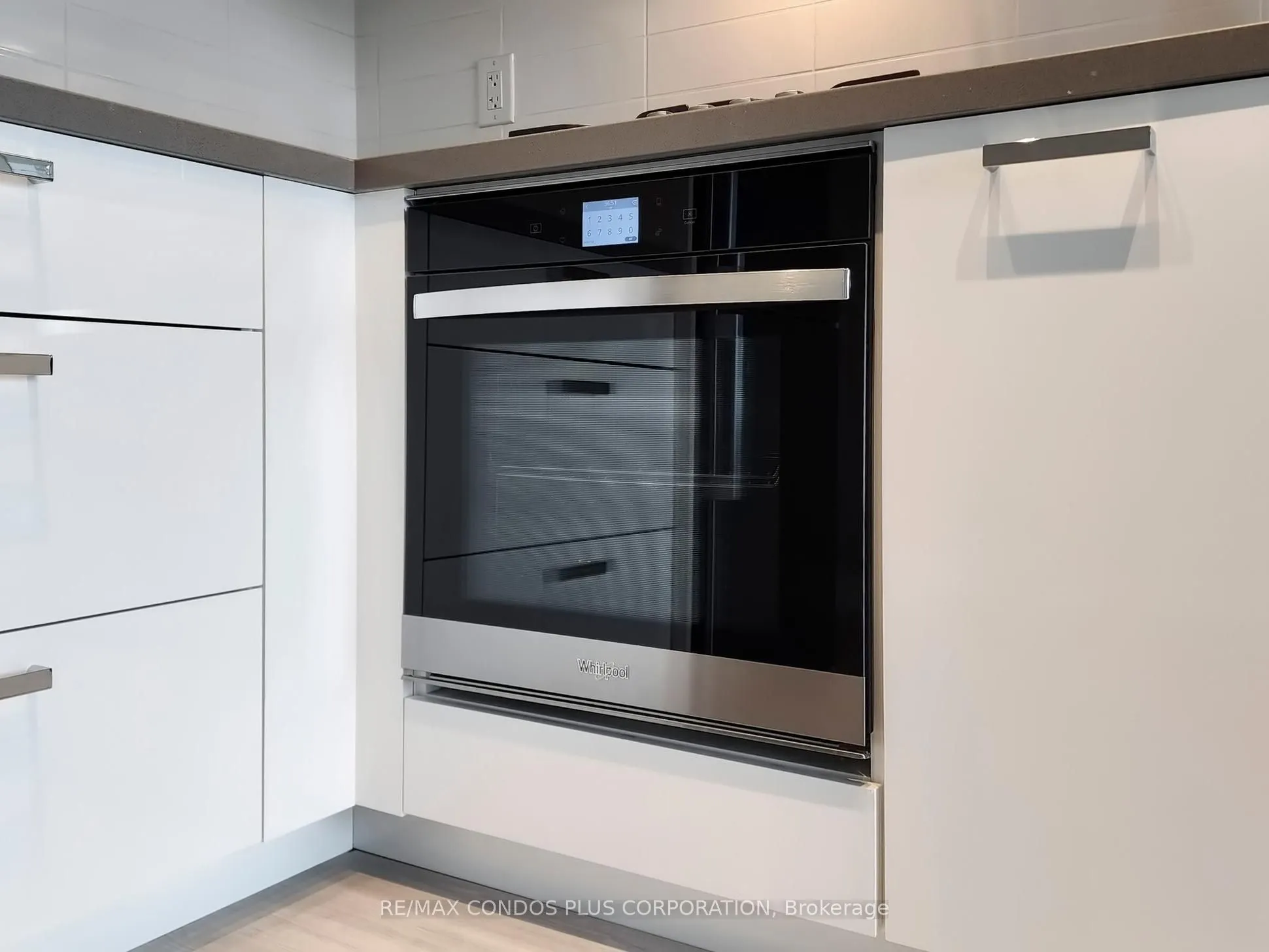 195 McCaul Street, #420